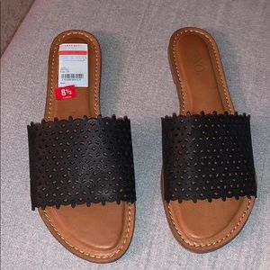 Flower cut dressy slides